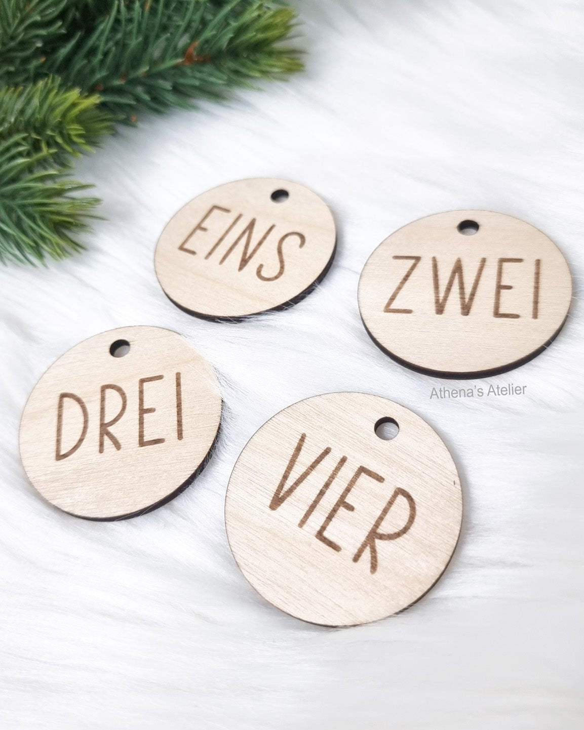 Runde Adventszahlen 1-4 aus Birkenholz gelasert