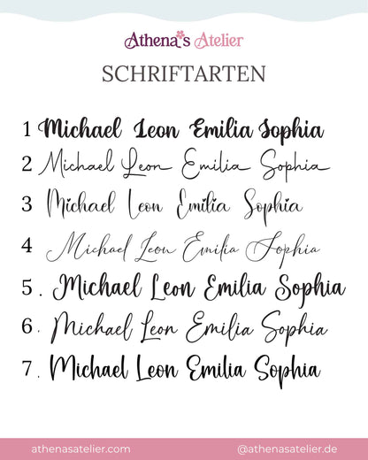 Übersicht der Schriftarten für personalisierte Weihnachtskugeln, Acryl Cake Topper und Geschenke von Athena's Atelier. Wähle deine bevorzugte Schriftart.