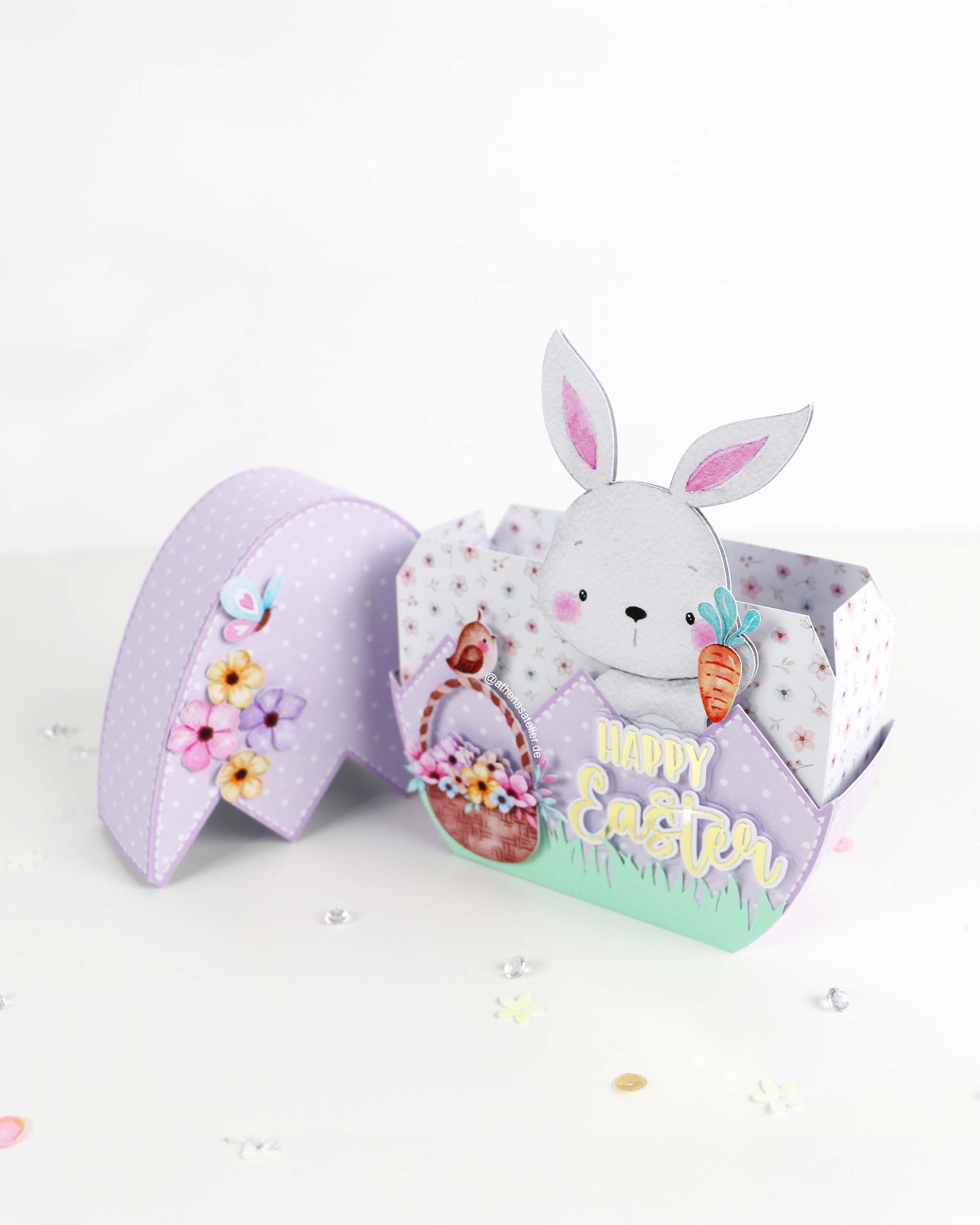 Geöffnete Osterei-Geschenkverpackung aus stabilem Motivkarton für Süßigkeiten, fertig montiert geliefert (Inhalt nicht enthalten) – Athena's Atelier.