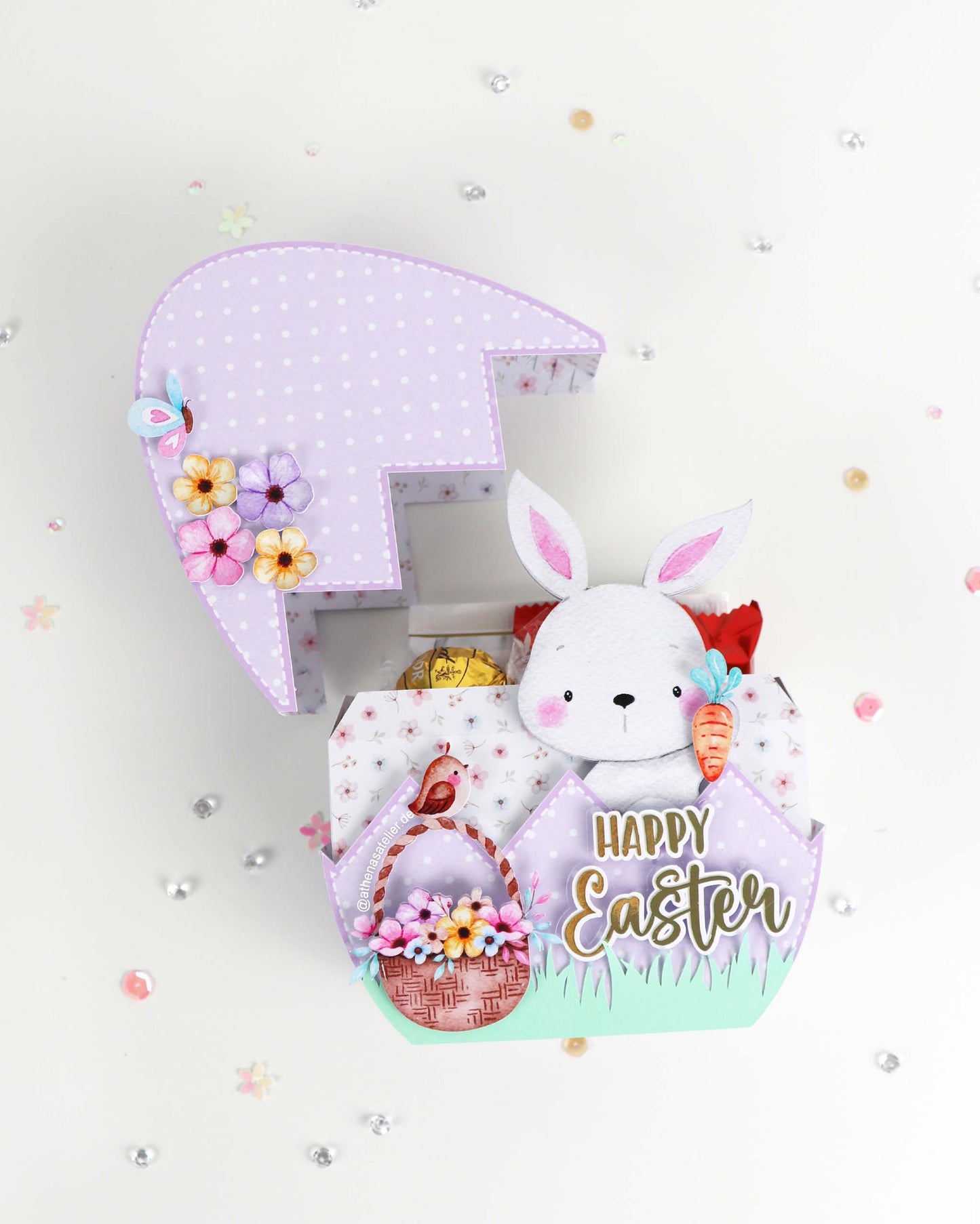 Geöffnete Osterei-Geschenkverpackung aus stabilem Motivkarton für Süßigkeiten, fertig montiert geliefert (Inhalt nicht enthalten) – Athena's Atelier.